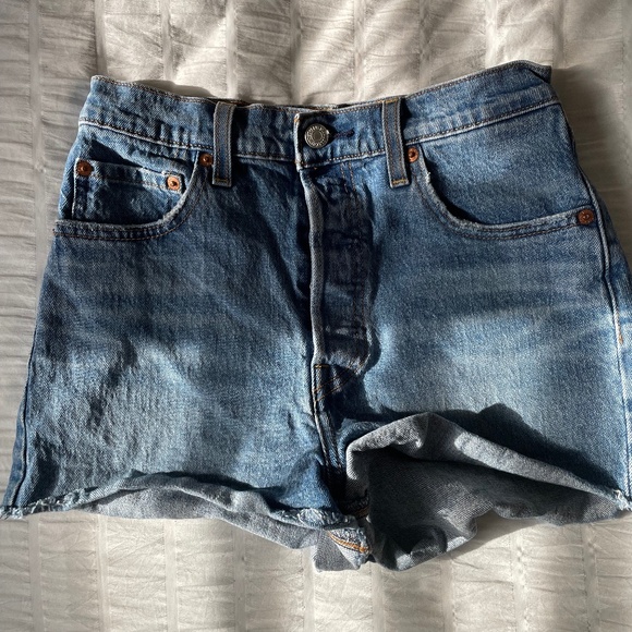 LEVIS Ribcage Short - Picture 1 of 3